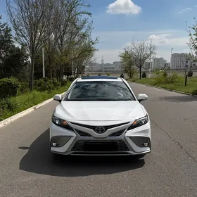 Toyota Camry 2021