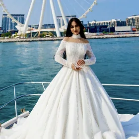 Salona komekçi gyz gerek