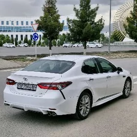 Toyota Camry 2021
