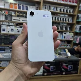 IPHONE 16 E 100%