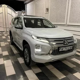 Mitsubishi Pajero 2020