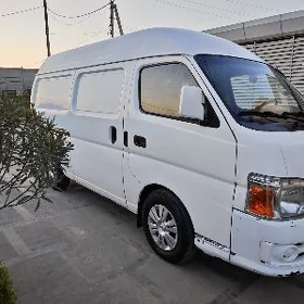 Nissan Urvan 2010
