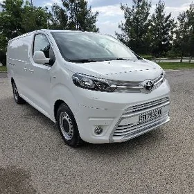 Toyota Hiace 2022