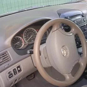 Toyota Sienna 2003