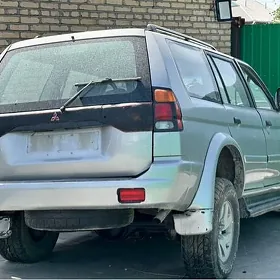 Mitsubishi Montero 2001