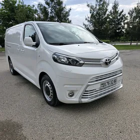 Toyota Hiace 2022