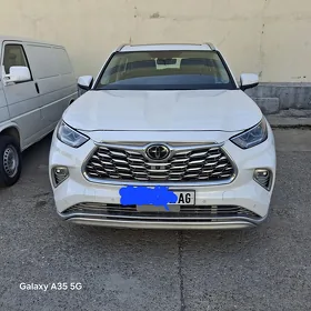 Toyota Highlander 2021