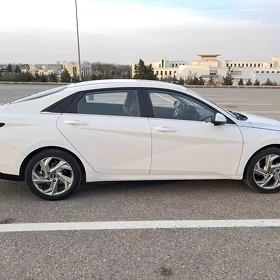 Hyundai Elantra 2025