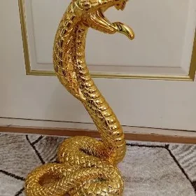 Yylan Statuetka