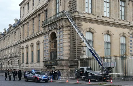 Fransiýada Luwr muzeýiniň talanmagy barada film düşüriler