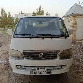 Toyota Hiace 2005