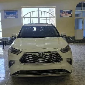 Toyota Highlander 2021