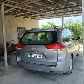 Toyota Sienna 2012
