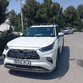 Toyota Grand Highlander 2020