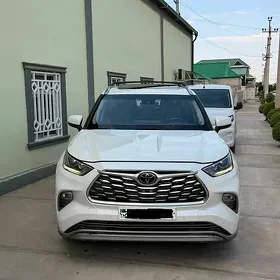 Toyota Highlander 2021