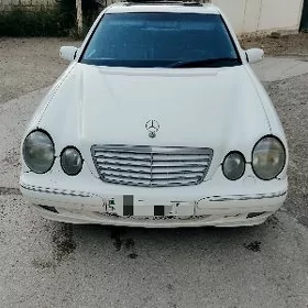 Mercedes-Benz E320 2000
