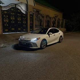 Toyota Camry 2025