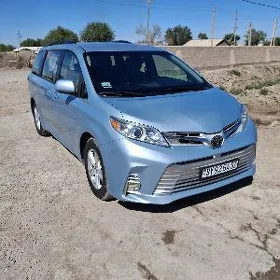 Toyota Sienna 2015