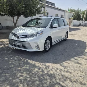 Toyota Sienna 2018