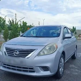 Nissan Versa 2011