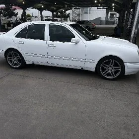 Mercedes-Benz E320 1997