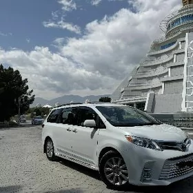 Toyota Sienna 2020