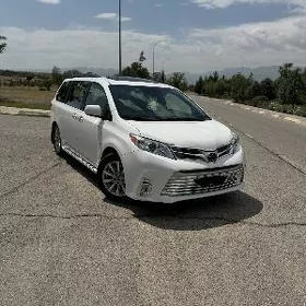 Toyota Sienna 2020