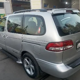 Toyota Sienna 2002
