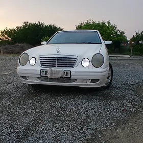 Mercedes-Benz E320 2001