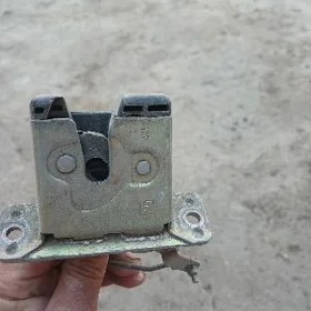 astra j hajbek bagaj zamok