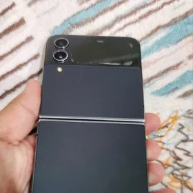 Samsung galaxy Z flip4