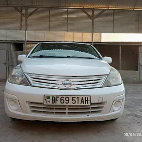 Nissan Tiida 2011