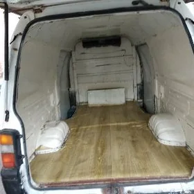 Mitsubishi L300 2008