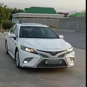 Toyota Camry 2018