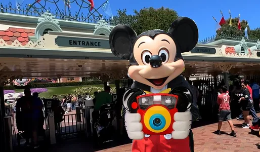 Disney ýüzi tanamak tehnologiýasy sebäpli köpçülikleýin şikaýat bilen ýüzbe-ýüz boldy