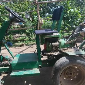 Mini traktor