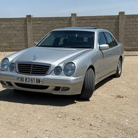 Mercedes-Benz E320 2001