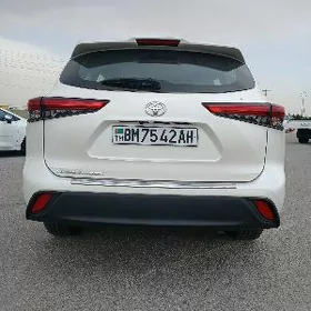 Toyota Highlander 2021
