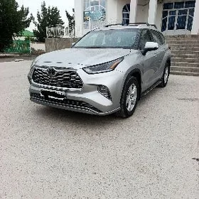 Toyota Highlander 2021