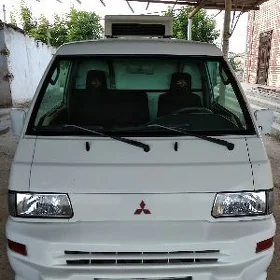 Toyota Hiace 2008