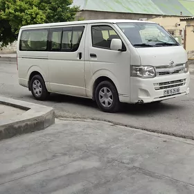 Toyota Hiace 2013