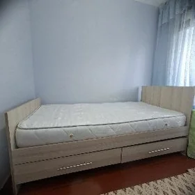 Кровать