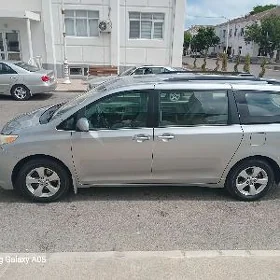 Toyota Sienna 2016