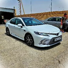 Toyota Camry 2021