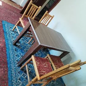 Стол и стульчики