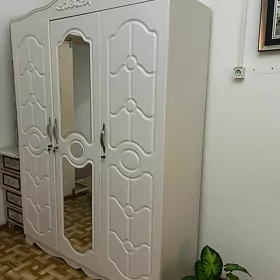 Шкаф