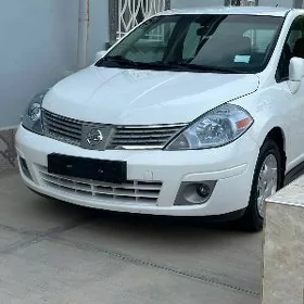 Nissan Versa 2012