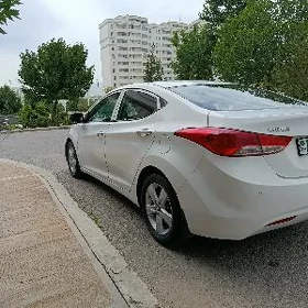 Hyundai Elantra 2012