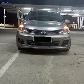 Nissan Versa 2012