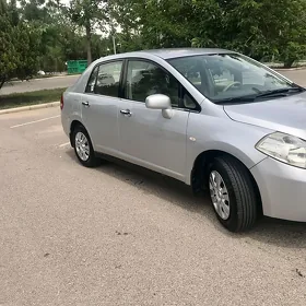 Nissan Tiida 2008